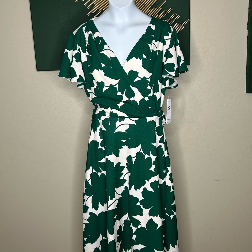 Shelby & Palmer Green and White Flutter Sleeve Maxi Dress